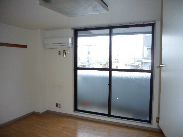 愛知県名古屋市千種区内山２丁目 リビング