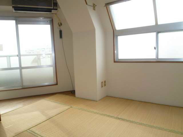 愛知県名古屋市千種区山門町２丁目 リビング