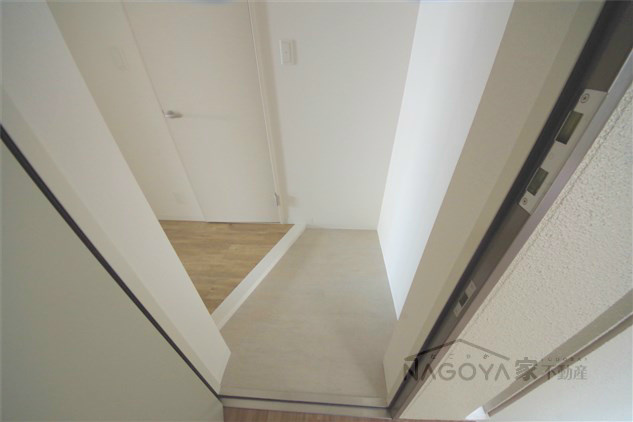 クリスタル丸の内 玄関