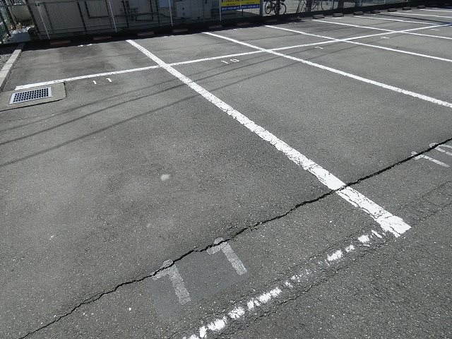 セントラルコート 駐車場