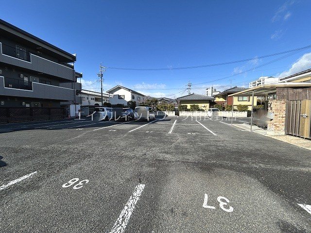 コーポひまわり 駐車場