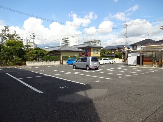コーポひまわり 駐車場