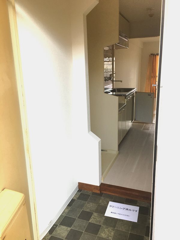 メゾン西鶴賀 玄関