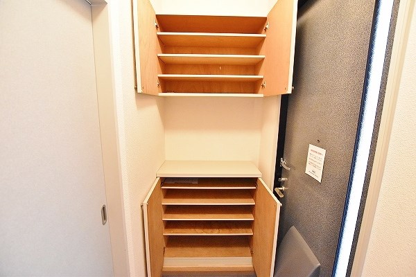 オーボアパティールＢ 玄関