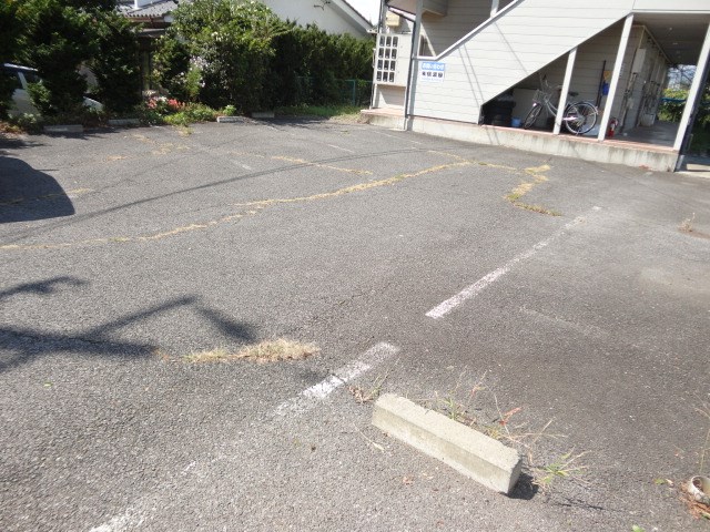 ビレッジワン 駐車場