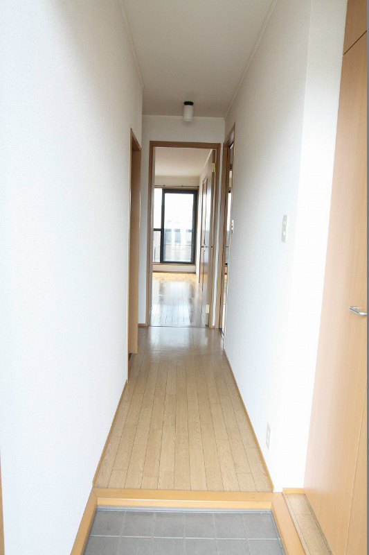 ミレニアムB 玄関