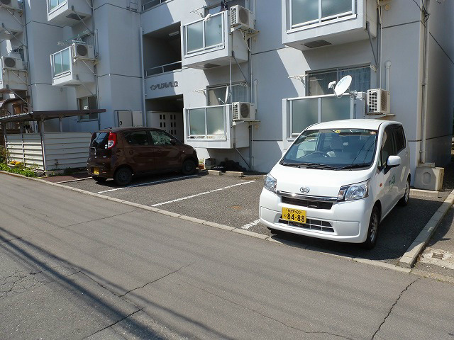 インペリアルパレス 駐車場