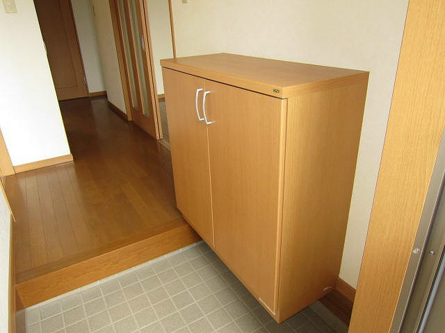 エムタウンＡ-2 玄関