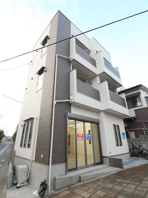 ラビングパレス東伏見 302号室 外観