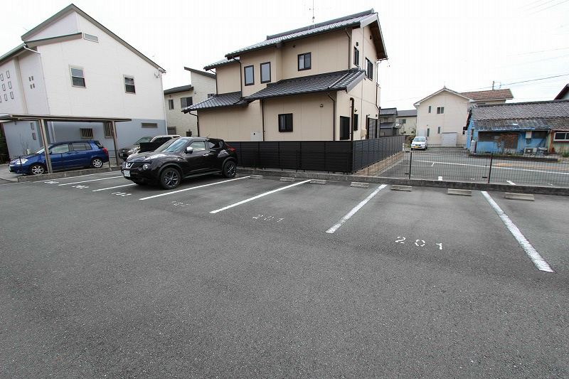 ハイツカローラ 駐車場