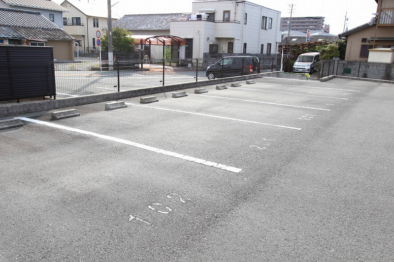 ハイツカローラ 駐車場