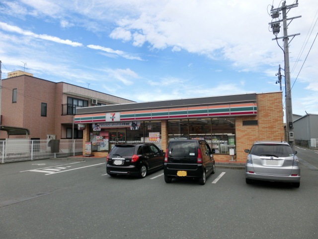 ハイツカローラ コンビニ