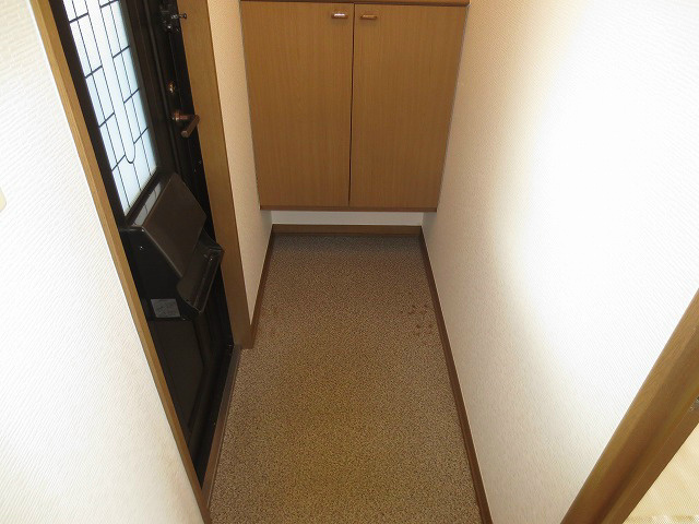 アルカディア高井 玄関