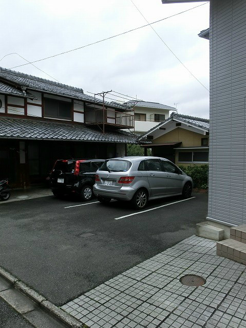 ベルデュール岩倉 駐車場