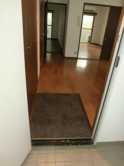 ベルデュール岩倉 玄関