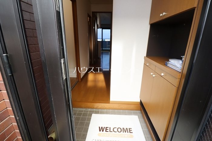 デルフィ　参番館 玄関