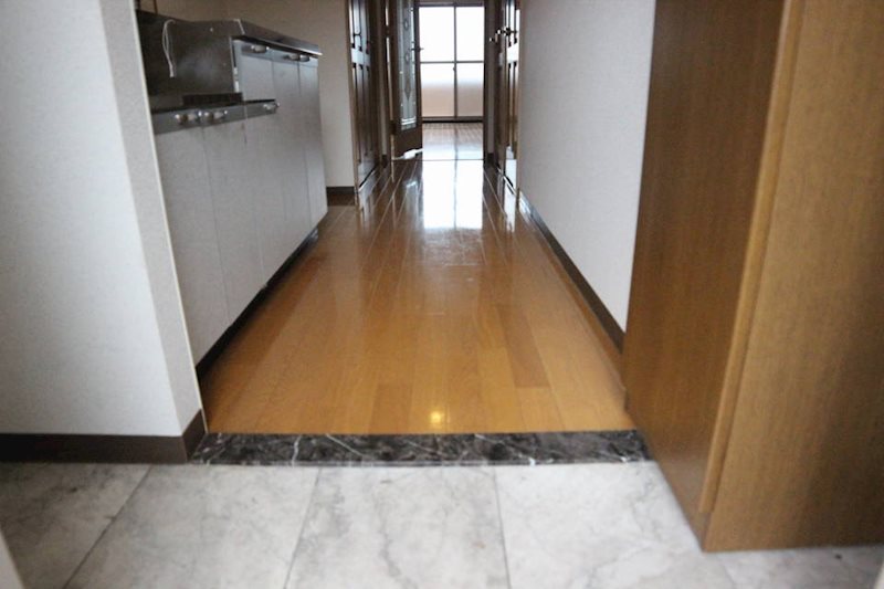 ウィンディア楽々園 玄関