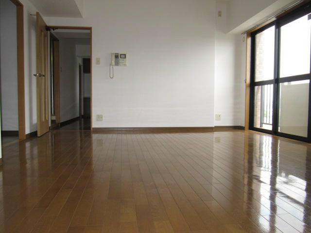 愛知県名古屋市東区芳野１丁目 リビング