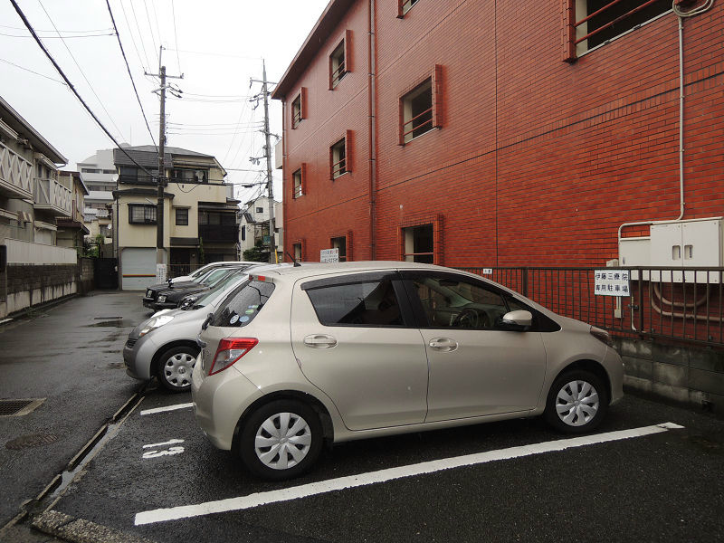 プラザハピネス高安 駐車場