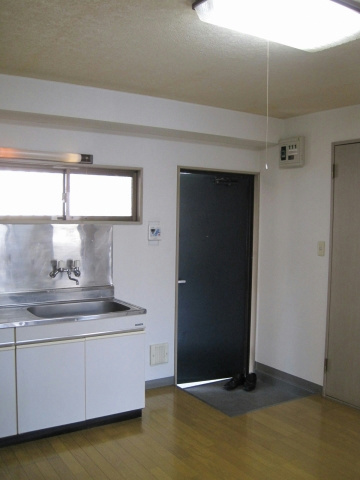 メゾンルピナス 玄関