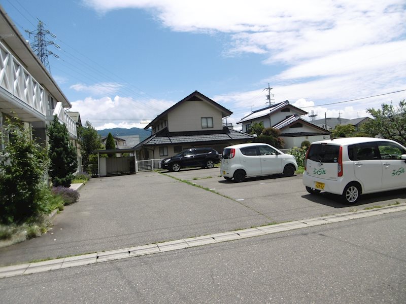フレグランスキャピタル 駐車場