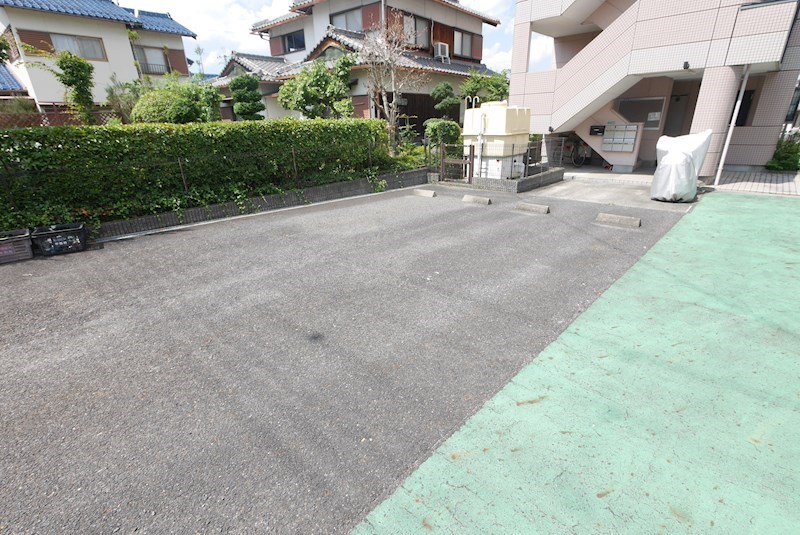 プロニティ岡出 駐車場