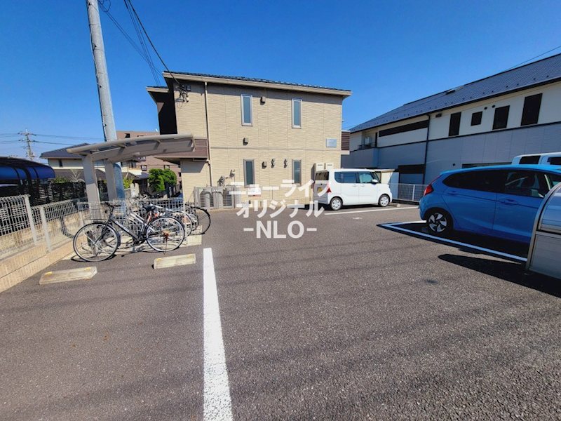 シュトラール 駐車場