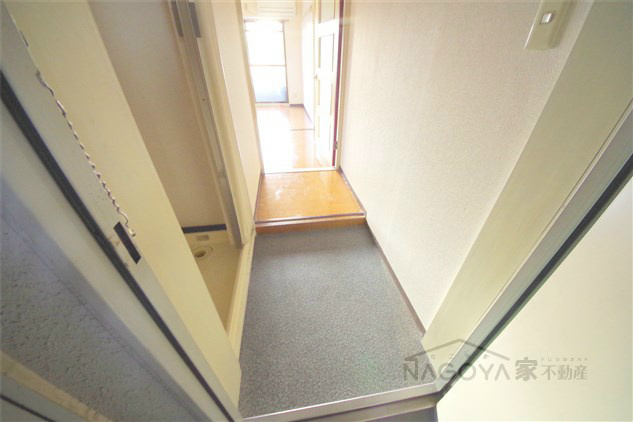 エスト葵南 玄関