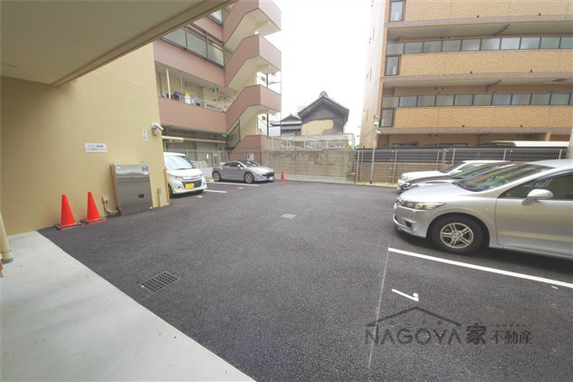 タウンライフ千種 駐車場