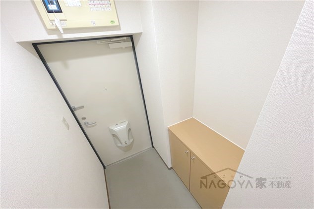 ホリーステージ城山 玄関