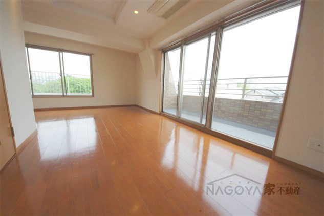 ケイジェイレジデンス覚王山 リビング