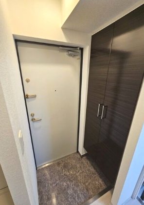アルテミス平和 玄関