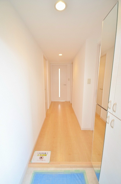 エルティアラ上富野 玄関