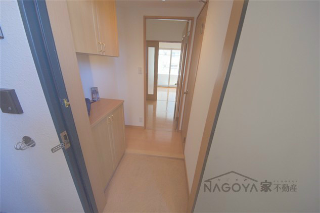 スリーウェイ金山 玄関