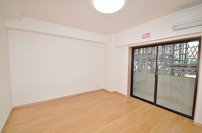 紺二ビル リビング