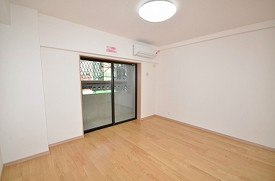 紺二ビル ベッドルーム