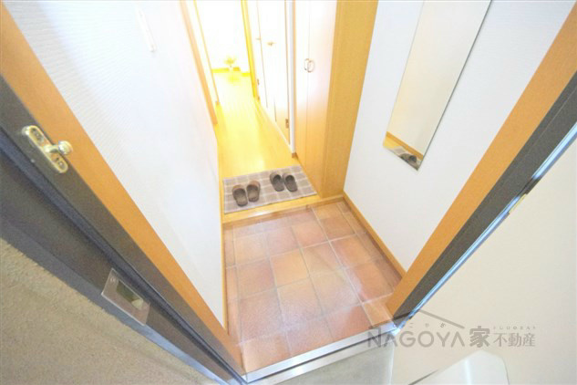 ランドハウス汐路 玄関