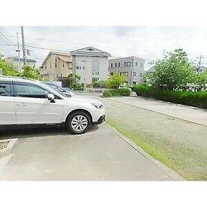 グレイス清水ヶ岡 駐車場