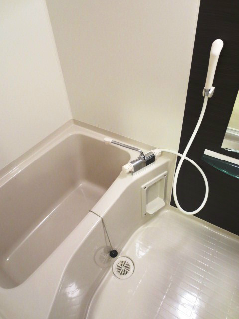 リブリ・アヴェニール新町 風呂画像