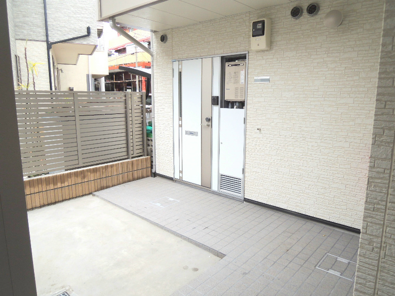 クレイノ大森町 玄関