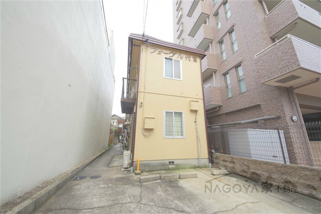 フォーヴル代官 外観写真