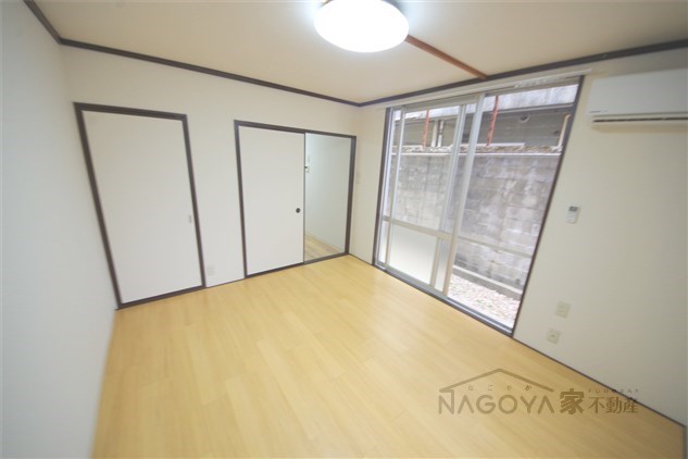 フォーヴル代官 リビング