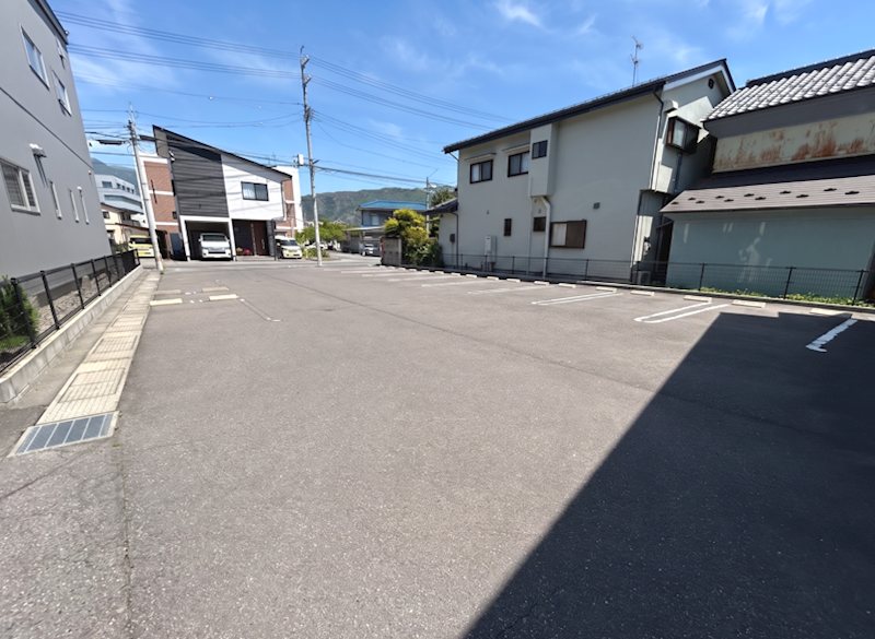 クラールハイムⅡ 駐車場