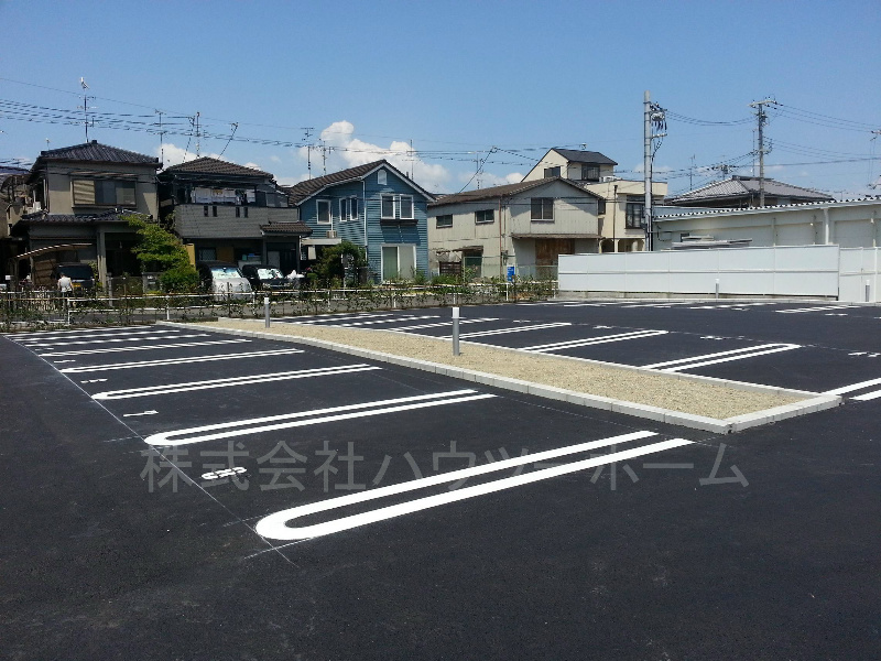 シャーメゾン久津川 駐車場