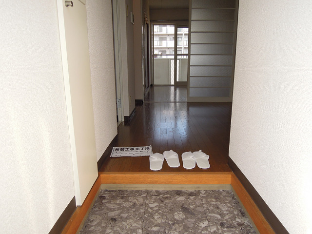 カレミ青山 玄関