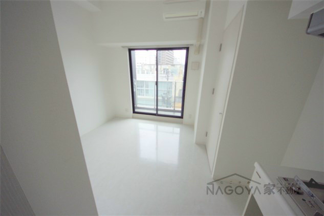 スクエア・アパートメント リビング