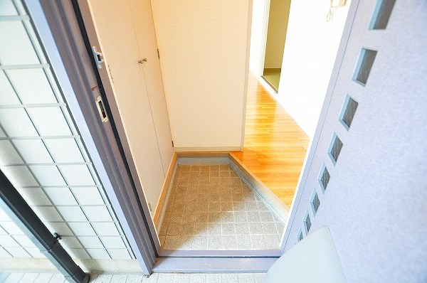 レシェンテ徳力　Ａ棟 玄関