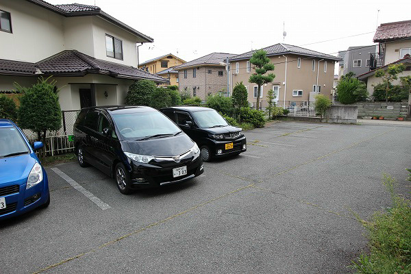 小柴見ハイツ 駐車場