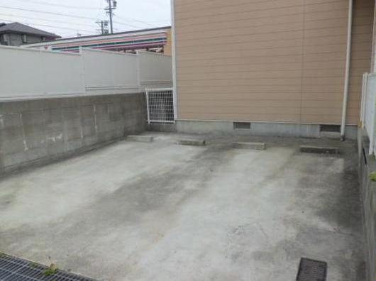 恒川借家 駐車場
