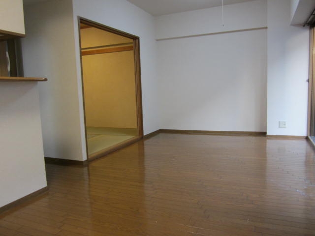 愛知県名古屋市千種区富士見台５丁目 リビング